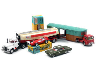 Lot 524 - CORGI TOYS (GB) (4)