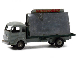 Lot 590 - DINKY TOYS (FRANCE) (1)