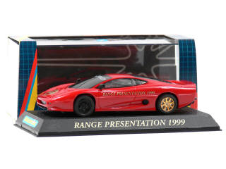 Lot 235 - SCALEXTRIC (1)