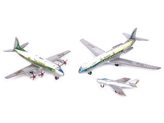 Lot 140 - DINKY TOYS (FRANCE) (3)