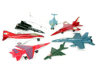 Lot 143 - DIVERS (8)