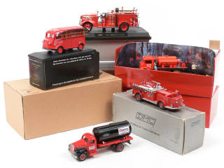 Lot 780 - DIVERS (5)