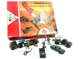 Lot 817 - TOOTSIETOY (USA) (1)