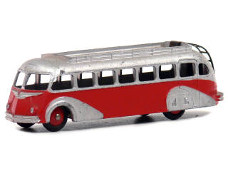 Lot 328 - DINKY TOYS (FRANCE) (1)