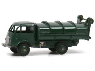 Lot 979 - DINKY TOYS (FRANCE) (1)