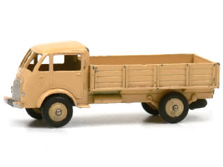 Lot 974 - DINKY TOYS (FRANCE) (1)