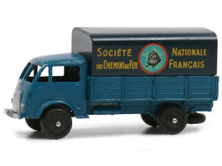 Lot 976 - DINKY TOYS (FRANCE) (1)