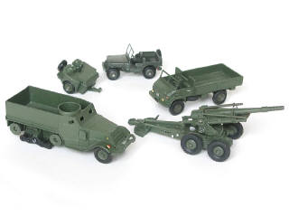 Lot 137 - DINKY TOYS (FRANCE) (5)
