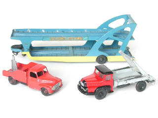 Lot 138 - DINKY TOYS (FRANCE) (3)