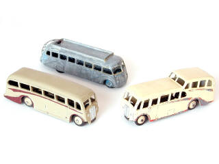 Lot 140 - DINKY TOYS (3)