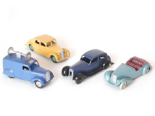Lot 141 - DINKY TOYS (GB) (4)
