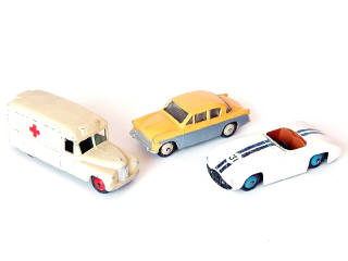 Lot 142 - DINKY TOYS (GB) (3)