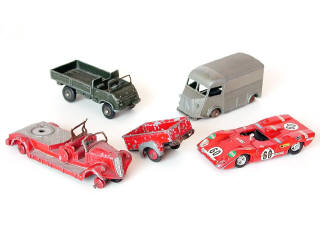 Lot 143 - DINKY TOYS (FRANCE) (5)