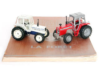 Lot 174 - FORMA-TOYS & YAXON (3)