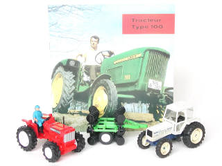 Lot 175 - DIVERS (4)