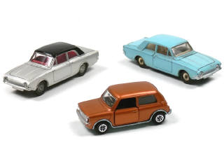 Lot 711 - DINKY TOYS (GB) (3)