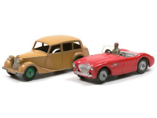 Lot 706 - DINKY TOYS (GB) (2)