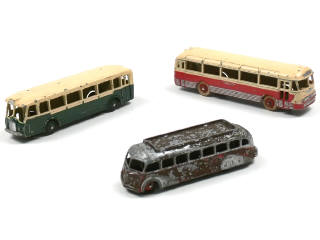 Lot 640 - DINKY TOYS (FRANCE) (3)