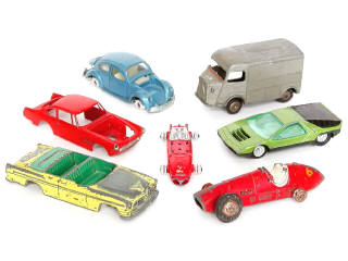 Lot 67 - DINKY TOYS (7)
