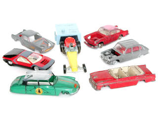 Lot 69 - DINKY TOYS (7)