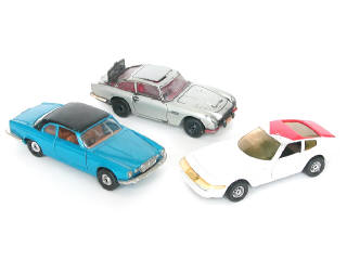Lot 76 - CORGI TOYS (GB) (3)