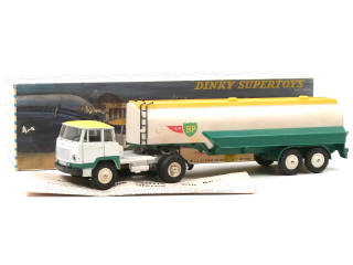 Lot 592 - DINKY TOYS (FRANCE) (1)
