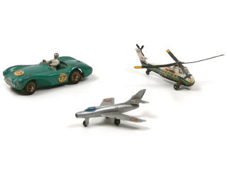 Lot 643 - DINKY TOYS (FRANCE) (3)