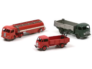 Lot 644 - DINKY TOYS (FRANCE) (3)