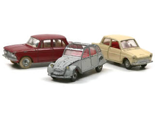 Lot 635 - DINKY TOYS (FRANCE) (3)