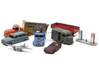 Lot 660 - DINKY TOYS (FRANCE) (9)