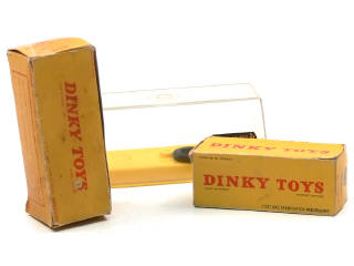 Lot 647 - DINKY TOYS (FRANCE) (3)