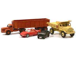 Lot 654 - DINKY TOYS (4)