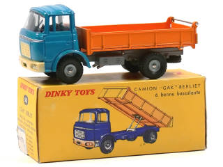 Lot 174 - DINKY TOYS (FRANCE) (1)