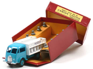 Lot 133 - DINKY TOYS (FRANCE) (1)