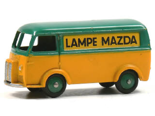 Lot 135 - DINKY TOYS (FRANCE) (1)