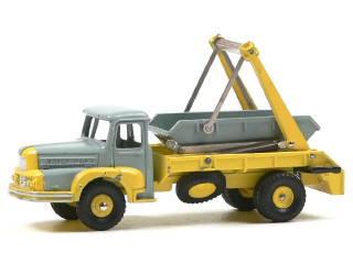 Lot 190 - DINKY TOYS (FRANCE) (1)