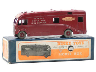 Lot 241 - DINKY TOYS (GB) (1)