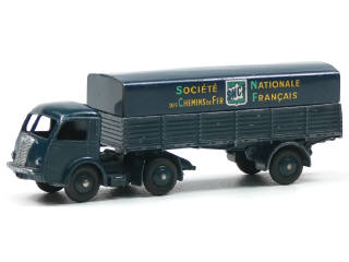 Lot 174 - DINKY TOYS (FRANCE) (1)