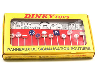 Lot 225 - DINKY TOYS (FRANCE) (1)