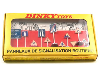 Lot 226 - DINKY TOYS (FRANCE) (1)