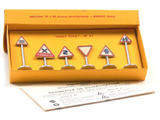 Lot 224 - DINKY TOYS (FRANCE) (1)