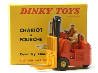Lot 228 - DINKY TOYS (FRANCE) (1)