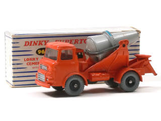 Lot 109 - DINKY TOYS (GB) (1)