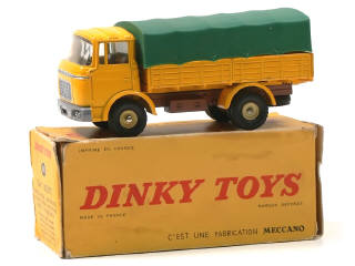 Lot 220 - DINKY TOYS (FRANCE) (1)