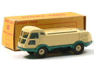 Lot 227 - DINKY TOYS (FRANCE) (1)