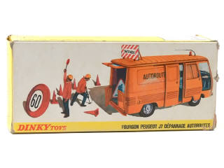 Lot 217 - DINKY TOYS (FRANCE) (1)