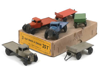 Lot 664 - DINKY TOYS (GB) (4)