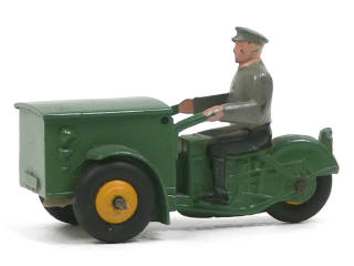 Lot 794 - DINKY TOYS (FRANCE) (1)