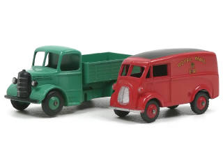 Lot 683 - DINKY TOYS (GB) (2)