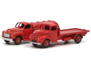 Lot 693 - DINKY TOYS (GB) (2)